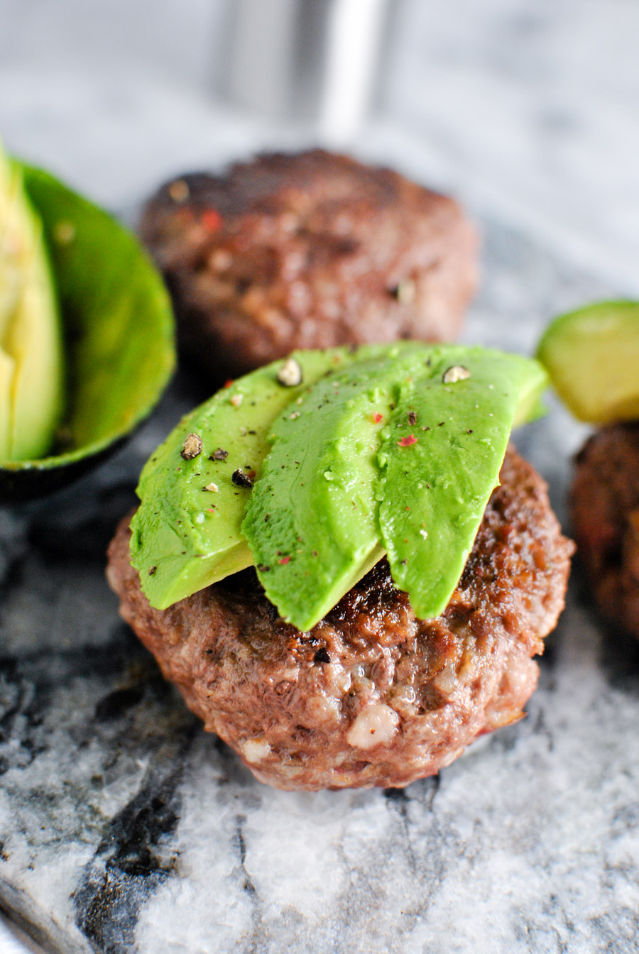 Garlic Bacon Avocado Burger recipe! We love this whole30 approved recipe for a quick & easy emergency meal! | thepikeplacekitchen.com