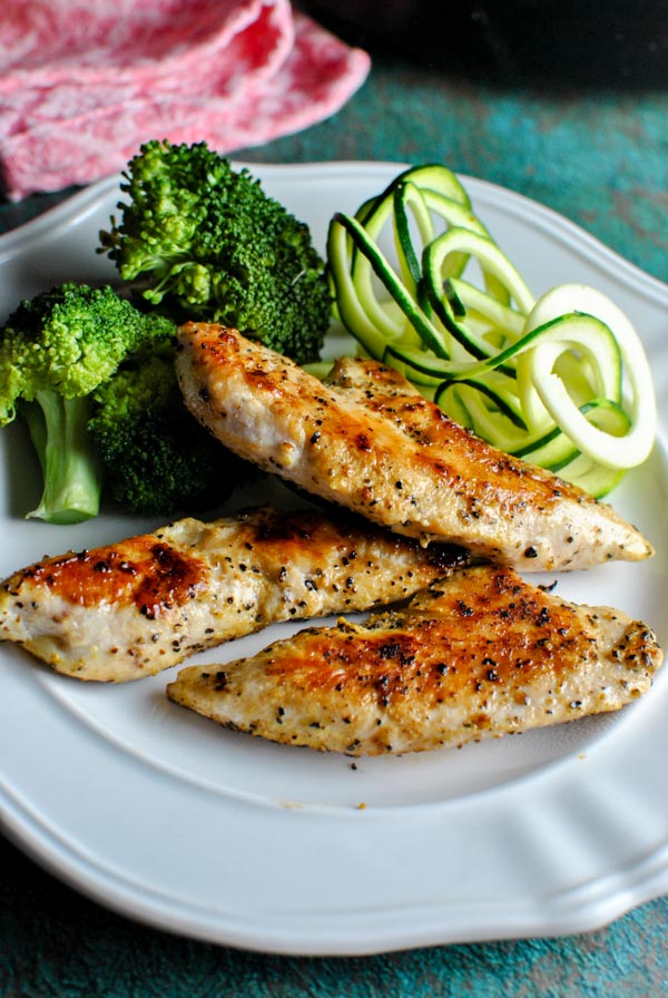 a Whole30 Lemon Pepper Chicken recipe! it's DELISH. oh and not to mention easy!! the quickest solution to your weeknight meal woes! | thepikeplacekitchen.com