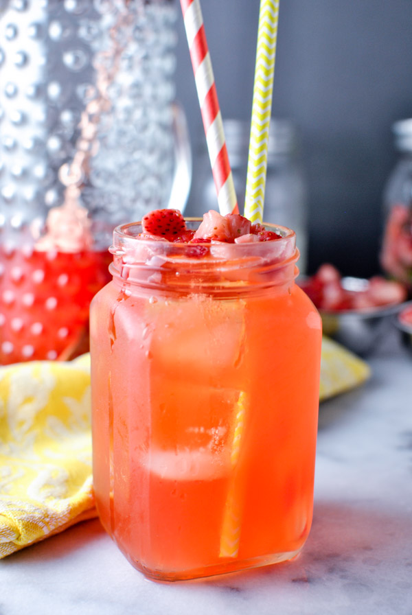 jam jars! they're a copycat from jacob's pickles in NYC and they're SO yummy. the perfect summer cocktail. strawberry infused gin and lemonade! | thepikeplacekitchen.com