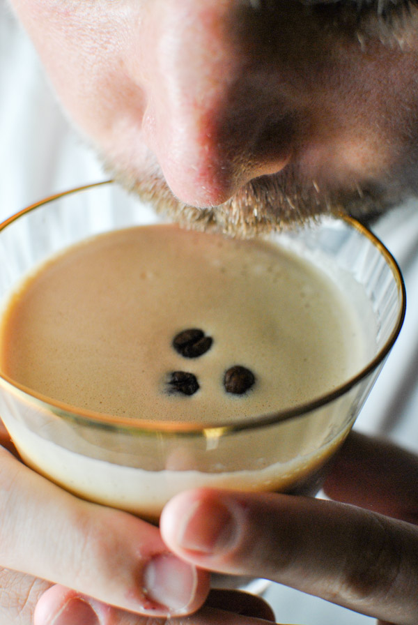 ummmm but this pumpkin spiced espresso martini though! Frankie LOVES it. it's delish and perfectly fall. | thepikeplacekitchen.com